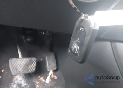 2017 Honda Pilot Touring z USA, uszkodzony, nr VIN 5FNYF6H92HB033487